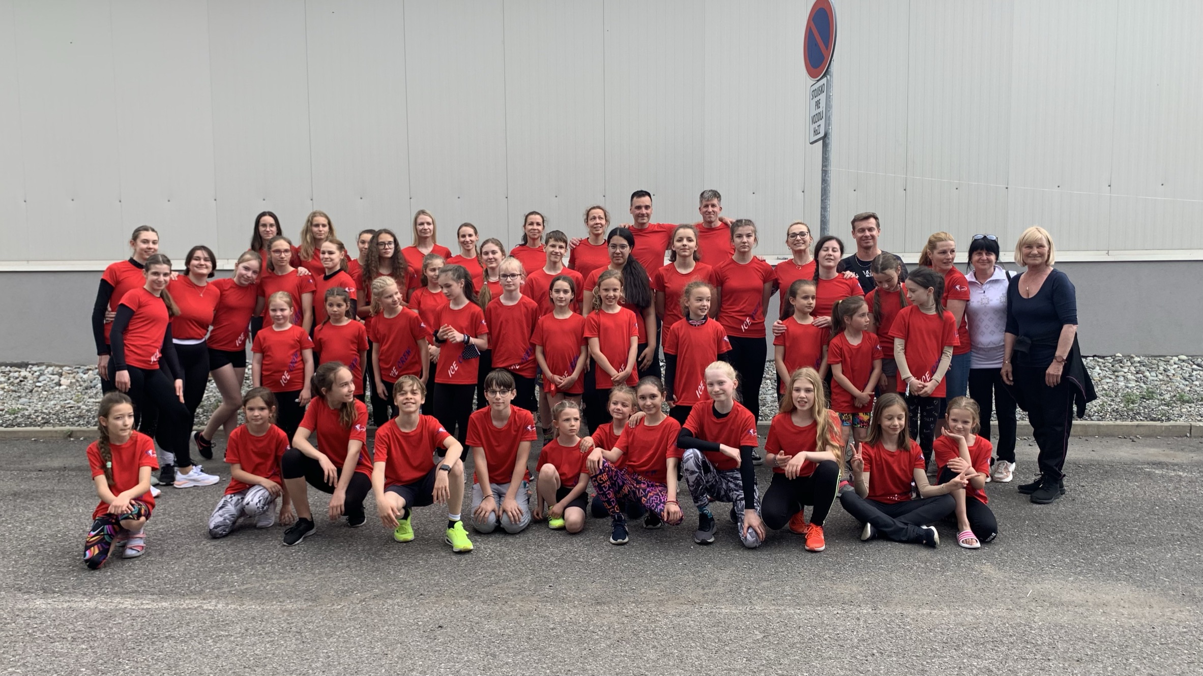 ZAVERECNA FOTKA VONKU